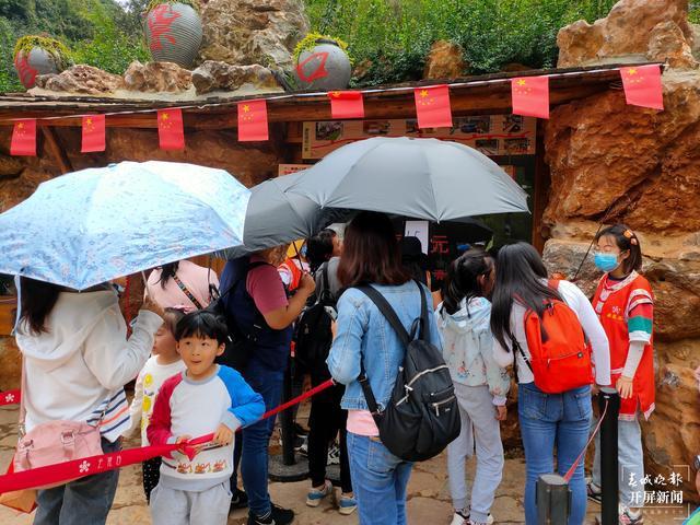 彩云之南重启跨省游 旅游人备好新装，等你来赴一场山水之约